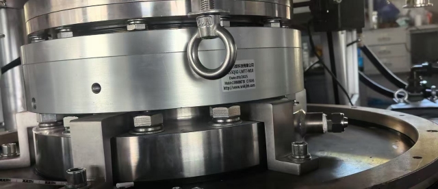 中空气滑环安装案例（中孔225mm 2路气）